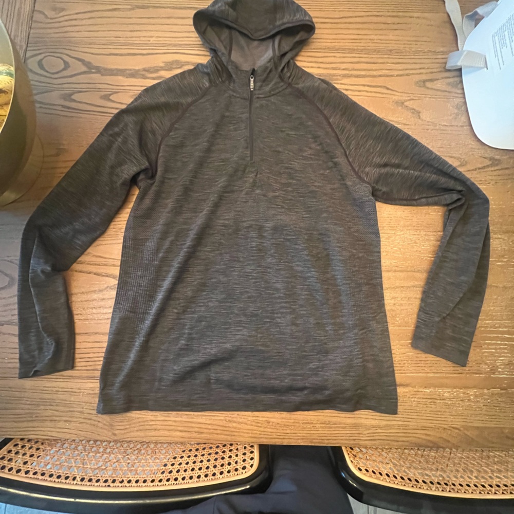 Lululemon performance top size large